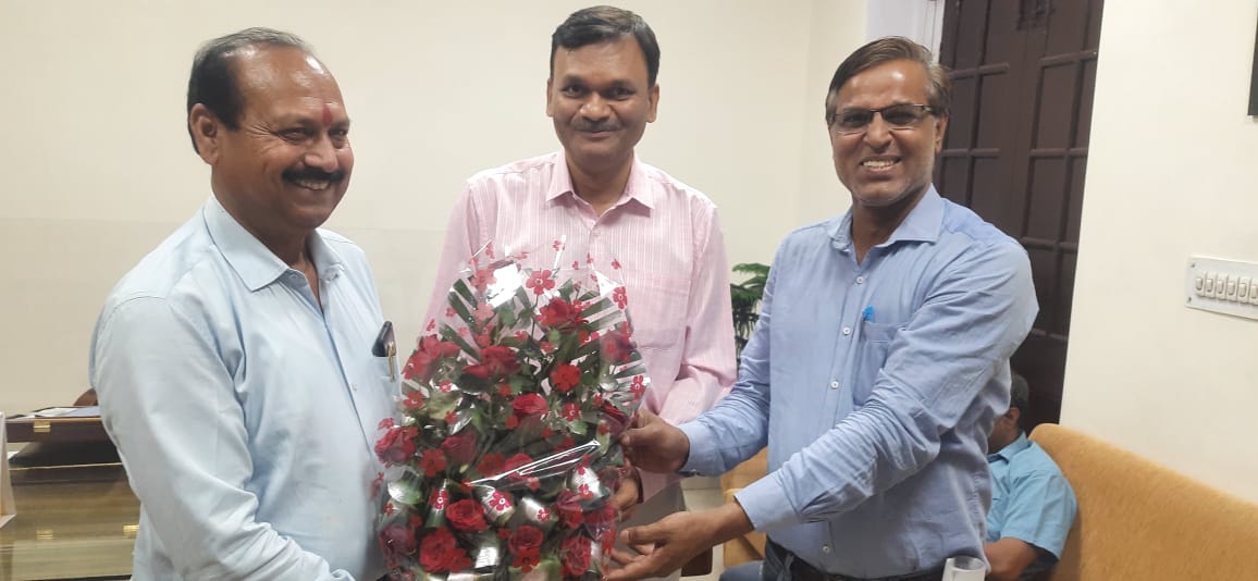 journalists problems in front of the Chief Minister